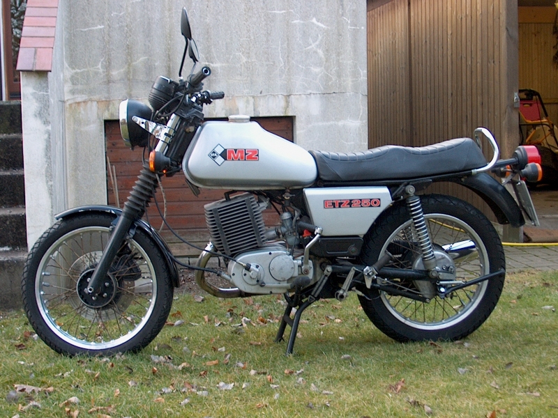 MZ ETZ 250 left side